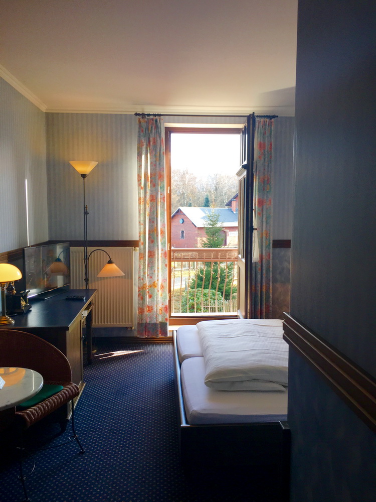 Zimmer mit Balkon